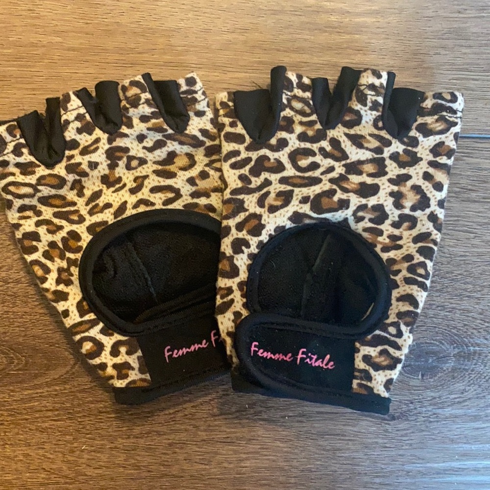 Leopard Femme Fitale Work Out Gloves